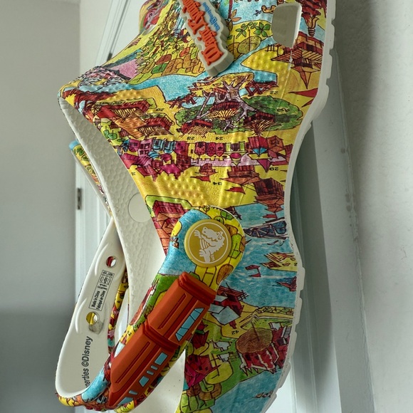 Brand New WDW 50th Anniversary Crocs W8/M6 HTF - Picture 6 of 9